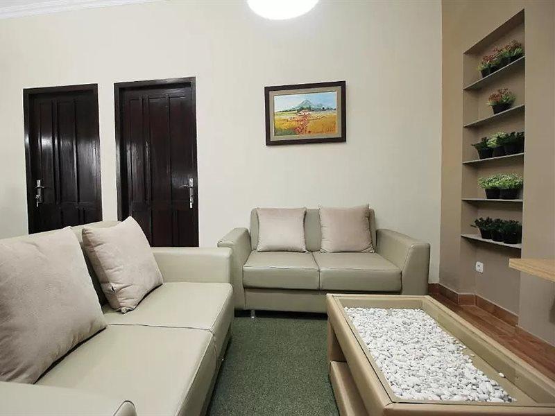 Oyo 572 Omah Gedongkuning Syariah Homestay Γιογκιακάρτα Εξωτερικό φωτογραφία